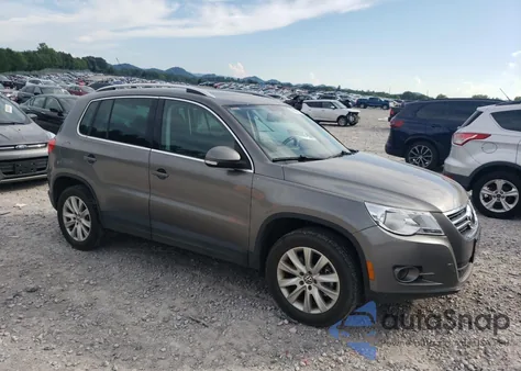 2009 Volkswagen Tiguan S из США, поврежденный, VIN WVGAV75N39W003838